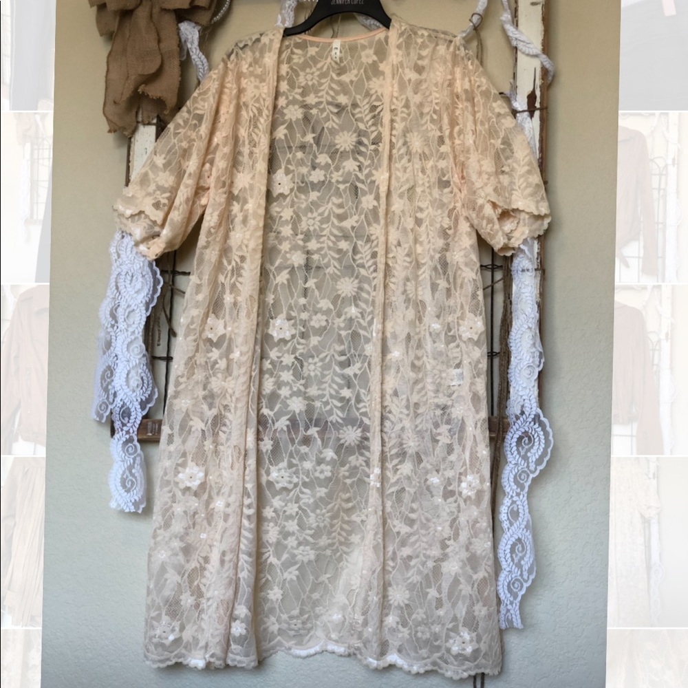 Long lace kimono! Beautiful layering piece!